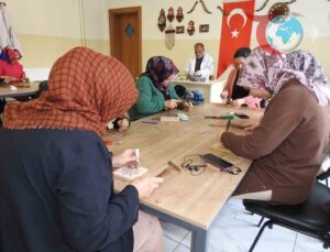 Gaziantep’te Kadınlar Sedef Kakma Sanatını Yeniden Canlandırıyor