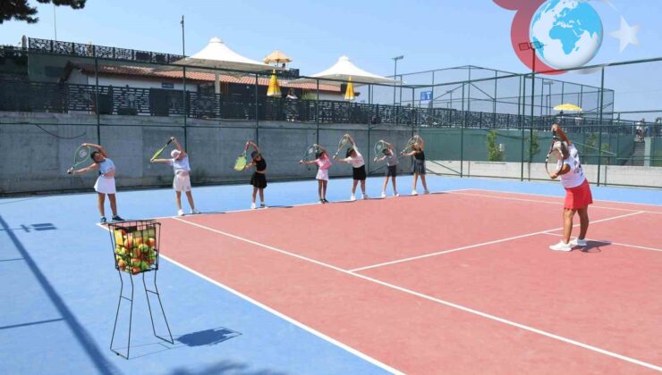 Geleceğin Yıldız Tenisçileri Kuşadası’nda Yetişiyor