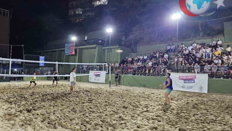 Gölcük Belediyesi’nin Plaj Voleybolu Turnuvası Renkli Anlarla Sona Erdi