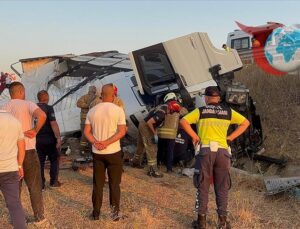 İstanbul’da Korkunç Kaza: Koltuk Döşeme Yüklü Tır Şarampole Devrildi