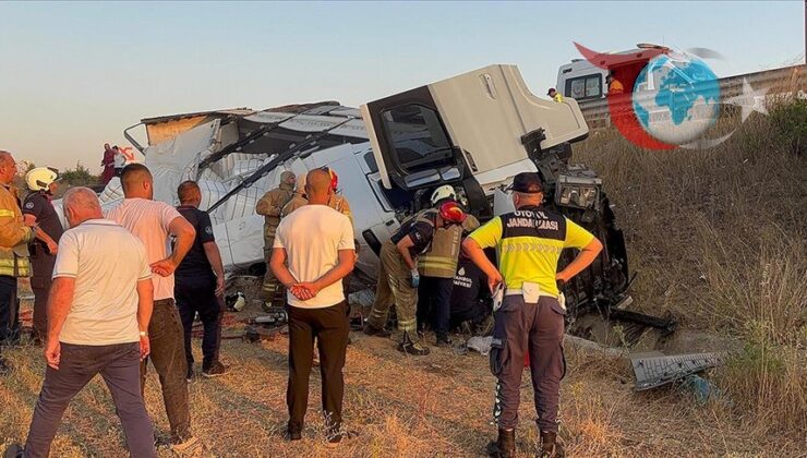 İstanbul’da Korkunç Kaza: Koltuk Döşeme Yüklü Tır Şarampole Devrildi