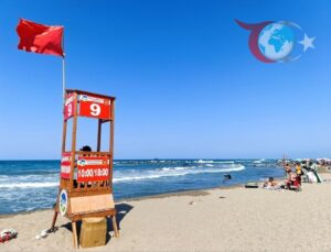 Karadeniz’in Hırçın Dalgalarına Dikkat: Sakarya’da Deniz Yasağı!