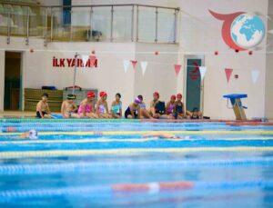 Kepez Belediyesi’nden Her Yaşa Yüzme Kursu Hizmeti