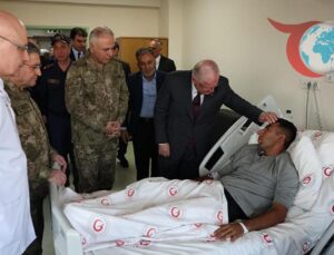 Milli Savunma Bakanı Yaşar Güler, GATA’da Tedavi Altındaki Askerleri Ziyaret Etti