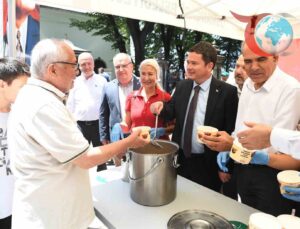 Osmangazi Belediye Başkanı Erkan Aydın’dan Aşure Etkinliği ve Anma Töreni