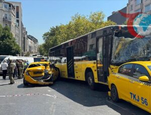 Tarlabaşı Bulvarı’nda Zincirleme Trafik Kazası: İki İETT Otobüsü ve Çöp Kamyonu Çarpıştı