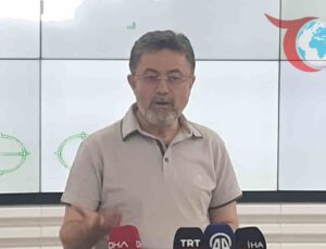 Türkiye Genelinde 76 Yangınla Karşı Karşıyayız: Bakan Yumaklı’nın Yangınla Mücadelesi