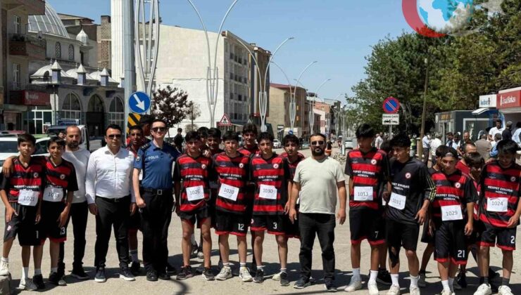 Van Özalp’ta 15 Temmuz Anısına Gençlik Koşusu Düzenlendi
