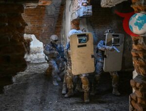 Van’da Özel Harekat Polisleri Güvenlik İçin Görev Başında