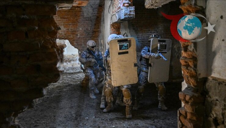 Van’da Özel Harekat Polisleri Güvenlik İçin Görev Başında