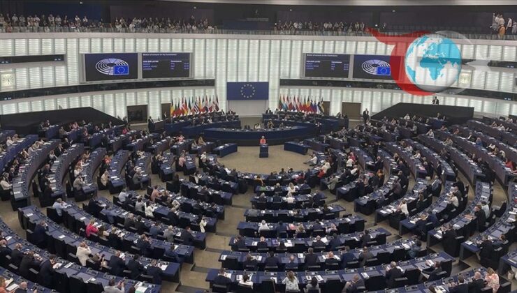 Von der Leyen Hakkındaki Yolsuzluk Suçlamaları ve AP Oylaması: Başkan Koltuğunu Korumaya Devam Ediyor