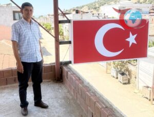 Yeni Seçilen Muhtardan Manisa’da Anlamlı Bayrak Hareketi