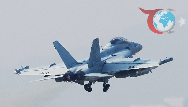 ABD Donanması’na Ait Savaş Uçağı Okyanusa Düştü: Pilot Mucizevi Şekilde Kurtuldu