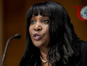 ABD Merkez Bankası’ndan İlk Siyahi Kadın Üye Trump’a Karşı Dava Açıyor