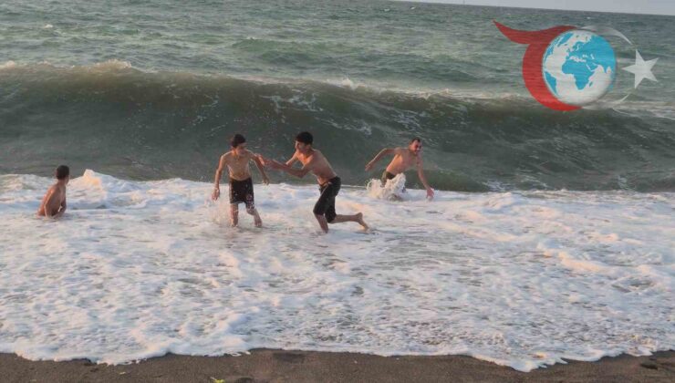 Akçakoca’da Atılmış Ailesinin Tehlikeli Deniz Eğlencesi