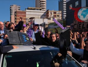 Arjantin’de Taşlı Saldırı ve Siyaset Arenasında Gerilim