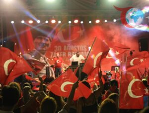 Atakum’da 30 Ağustos Zafer Bayramı Coşkusu: Tarihi Fotoğraflar ve Konserlerle Kutlama