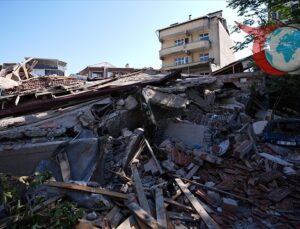 Balıkesir ve Manisa’da Depremin Yaraları Sarılıyor: Ağır Hasarlı Binalar Yıkılacak