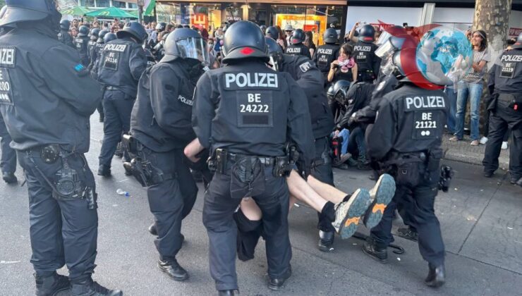 Berlin’de Filistin İçin Yapılan Oturma Eylemi Polis Müdahalesiyle Sonuçlandı