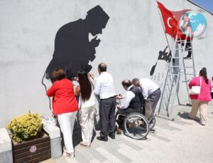 Bursa’da 30 Ağustos Coşkusu: Şehit Yakınları ve Gazilerden Anlamlı Duvar Çalışması