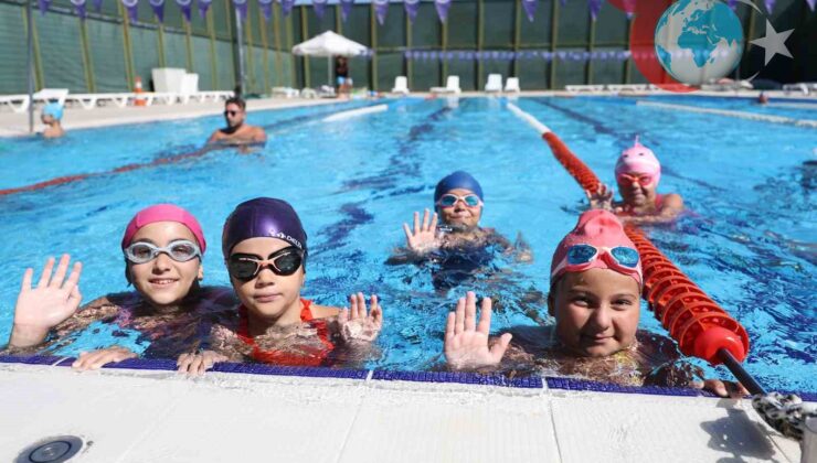 Bursa’da Minik Yüzücüler Sertifikalarına Kavuştu