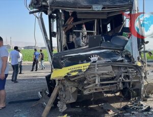 Çevre Yolu Kavşağında Korkutan Kaza: Otobüs ve Tır Çarpıştı