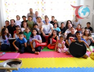 Defne’de Çocukların Sanat Coşkusu: Girne Mansuroğlu Kültür Merkezi’nde Renkli Etkinlik