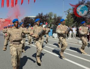 Düzce’de Zafer Bayramı Coşkuyla Kutlandı: Jandarma Görsel Şölen Sundu