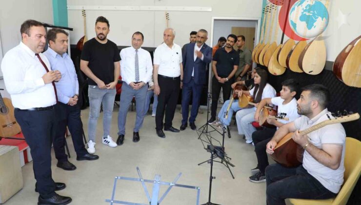 Eleşkirt Gençlik Merkezi’ne Önemli Ziyaret ve GSB’den Gençlere Destek Mesajı