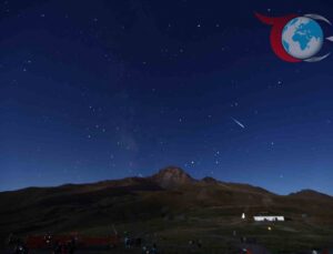 Erciyes’te Perseid Meteor Yağmuru Şenliği: 20 Bin Kişi Gökyüzünü İzledi