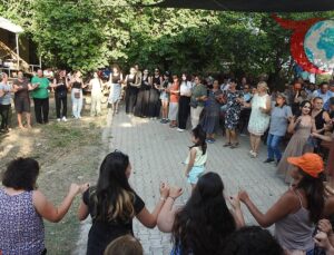 Erzincan Tatlısu Köyü’nde Çilek ve Böğürtlen Festivali Renkli Anlara Sahne Oldu