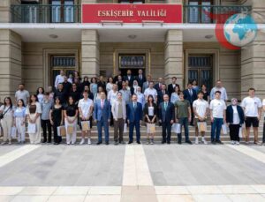 Eskişehir Valisi, YKS’de Başarı Elde Eden Öğrencileri ve Ailelerini Ağırladı