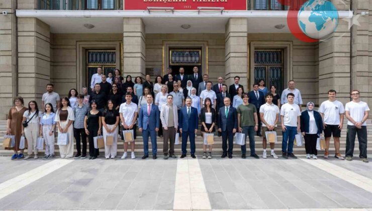 Eskişehir Valisi, YKS’de Başarı Elde Eden Öğrencileri ve Ailelerini Ağırladı