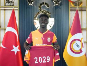 Galatasaray, Davinson Sanchez ile Sözleşme Uzattı: 2029’a Kadar Anlaşma Sağlandı