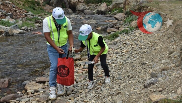 Genç Çevre Müfettişleri: Mete ve Görkem Yaylalarda Temizlik Harekatında
