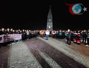 Gölcük’te 17 Ağustos 1999 Depremi’nin 26. Yıl Dönümünde Hayatını Kaybedenler Anıldı