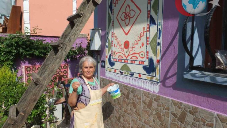 Gördes’in Kültürel Mirasını Duvarlara İşleyen Kadın