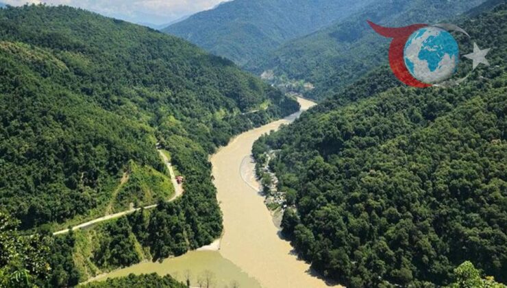 Hindistan’da Felaket: Arazi Aracı Su Kanalına Düştü, 11 Kişi Hayatını Kaybetti