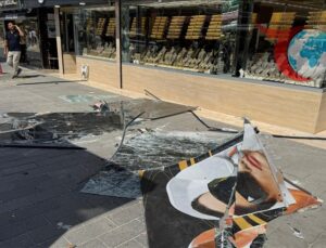 İstanbul’da Şiddetli Fırtına: Şehirde Hayat Durma Noktasında