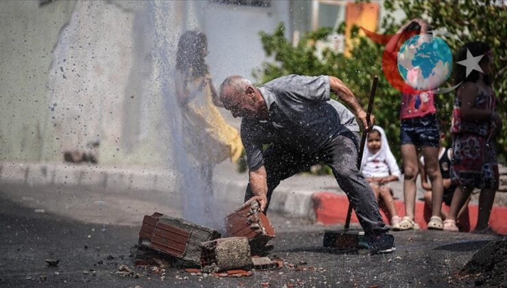 İzmir’de Patlayan Su Borusu Mahalleliyi İsyan Ettirdi