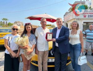 İzmirli Taksi Şoförünün Trafik Cezası Almadan Geçen 45 Yıllık Başarısı