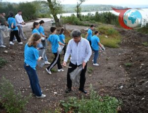Kartepe Belediyesi’nin Gençlik ve Gelişim Kampı: Gençler Doğayla İç İçe Hayatı Keşfediyor
