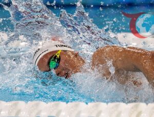 Kuzey Tunçelli Dünya Gençler Yüzme Şampiyonasında Altın Madalya Kazandı