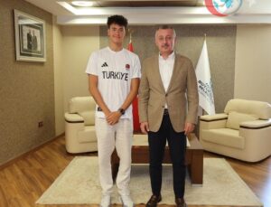 Kuzey Tunçelli Dünya Şampiyonası’nda Birinci Oldu: Türkiye’nin Yüzme Gururu