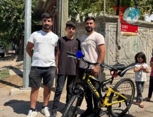 Örnek Davranış: Çöp Konteynerinde Bulduğu Serveti Teslim Eden Çocuğa Bisiklet Hediye Edildi