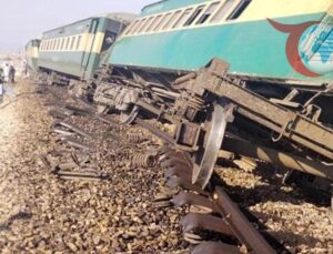 Pakistan’da Yolcu Treni Raydan Çıktı: 1 Ölü, 33 Yaralı