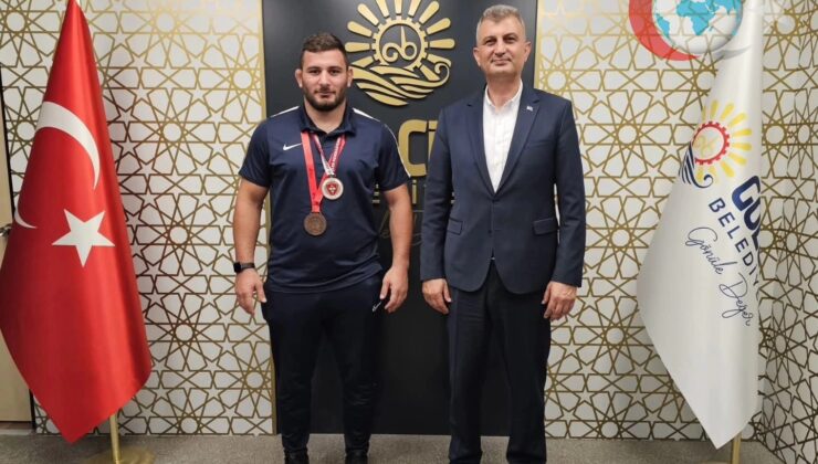 Pehlivan Abdulrefik Öner Artık Başpehlivan Unvanıyla Er Meydanında