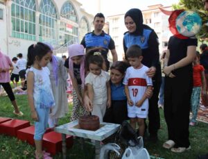 Polislerden Kur’an Kursu Öğrencilerine Pasta Sürprizi