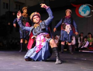 Renklerin ve Ritmin Büyüsü: Menteşe’de Uluslararası Dans Şenliği Coşkusu