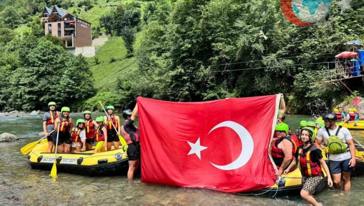 Rize’nin Zafer Coşkusu: Fırtına Deresi’nde Rafting ve Türk Bayrağı Şovu